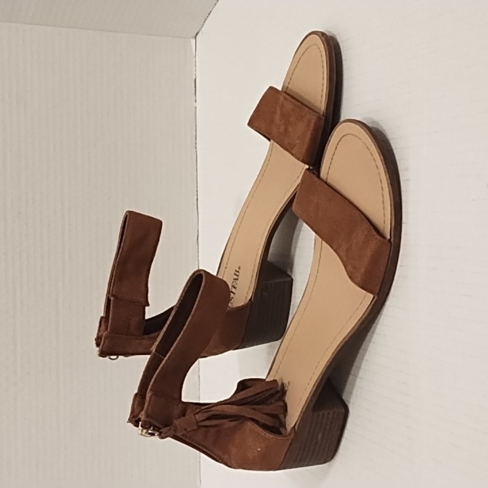 Just fab Ankle Strap Kitten Heel Strappy Block Heel Cute Low Sandal Faux Leather - Picture 3 of 9